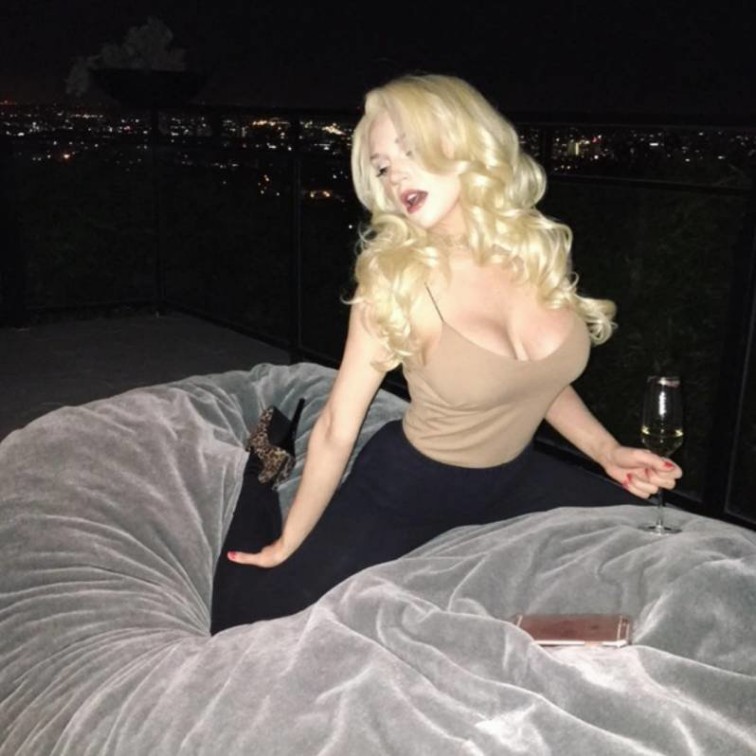 Courtney Stodden bu kez tamamen çırılçıplak