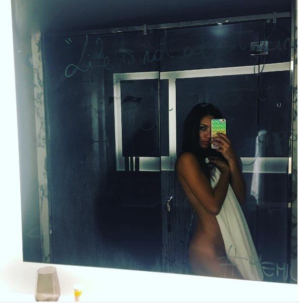 En seksi Adriana Lima selfieleri