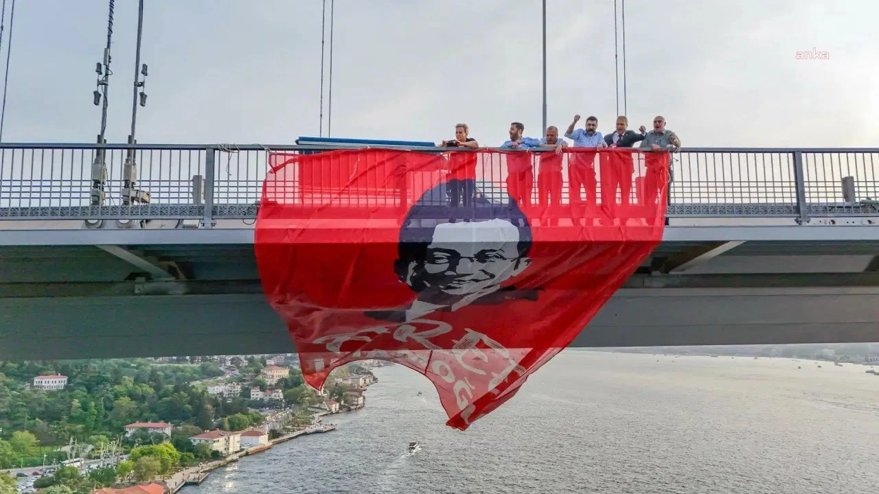 15 Temmuz Şehitler Köprüsü'de 'Free İmamoğlu' pankartı asan vekillere fezleke