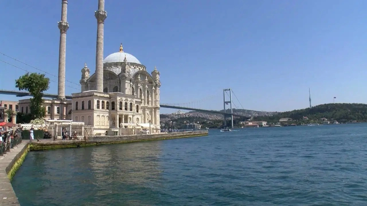 15 Temmuz Şehitler Köprüsü’nde intihar: Aracını durdurup, boğaza atladı!