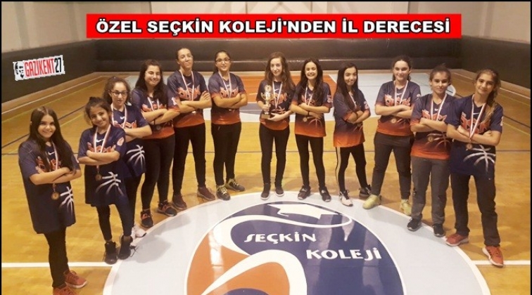 Seçkin Koleji Kız Basketbol Takımı il üçüncüsü