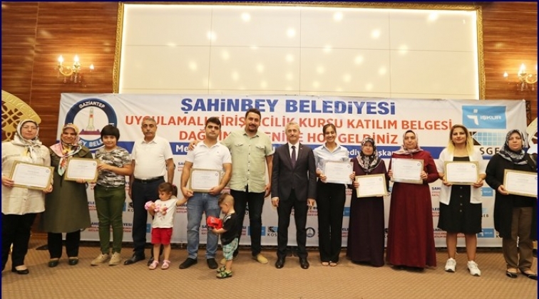 176 kursiyer daha sertifikalarını aldı