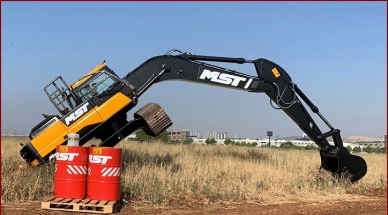 22 tonluk ekskavat&ouml;rle kapak a&ccedil;ma şovu!