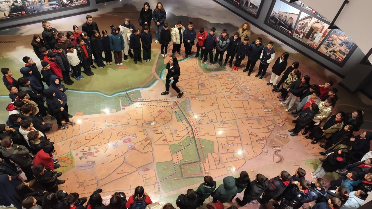 25 Aralık Panoraması ve M&uuml;zesi ziyaret&ccedil;i akınına uğradı