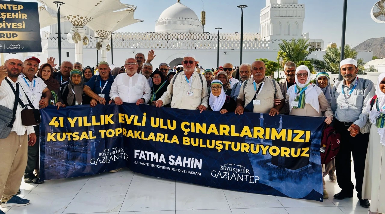 41 yıl ve &uuml;zeri evli olan 1000 yeni &ccedil;ifte Umre i&ccedil;in kura &ccedil;ekimi 