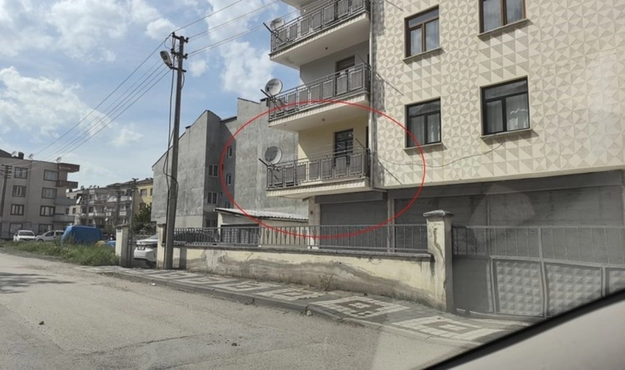6 yaşındaki Ensar 1. kattan düştü: Yaralandı!