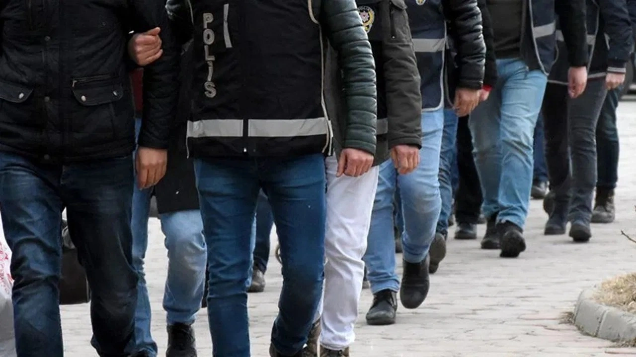 8 milyon TL işlem hacmi... 5 ilde 'siber dolandırıcılık' operasyonu: 3 kişi tutuklandı