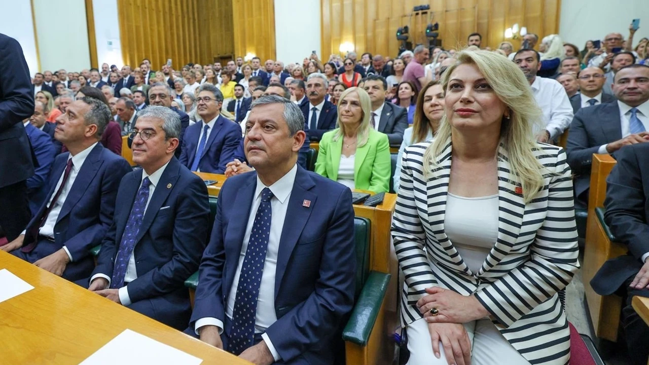 90'ın üstünde milletvekili yeni parti için imza verdi