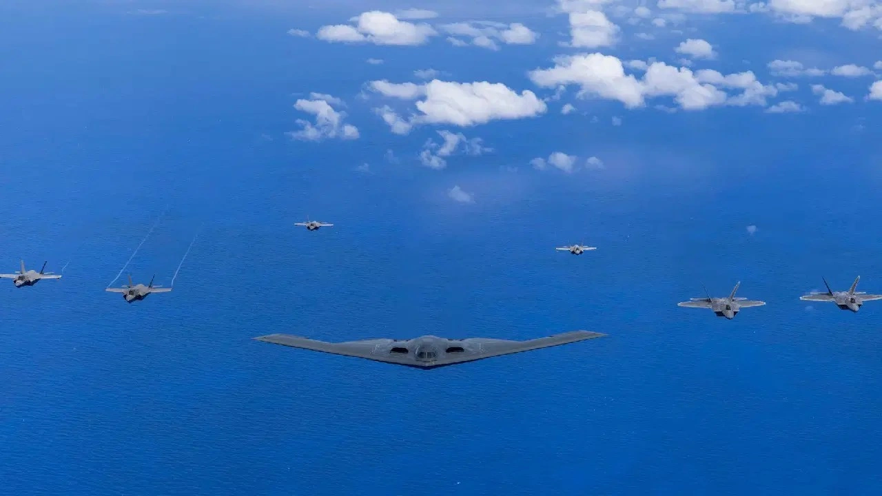ABD'nin B-2 gizli bombardıman uçaklarının Guam Adası'na doğru hareket ettiği iddia edildi