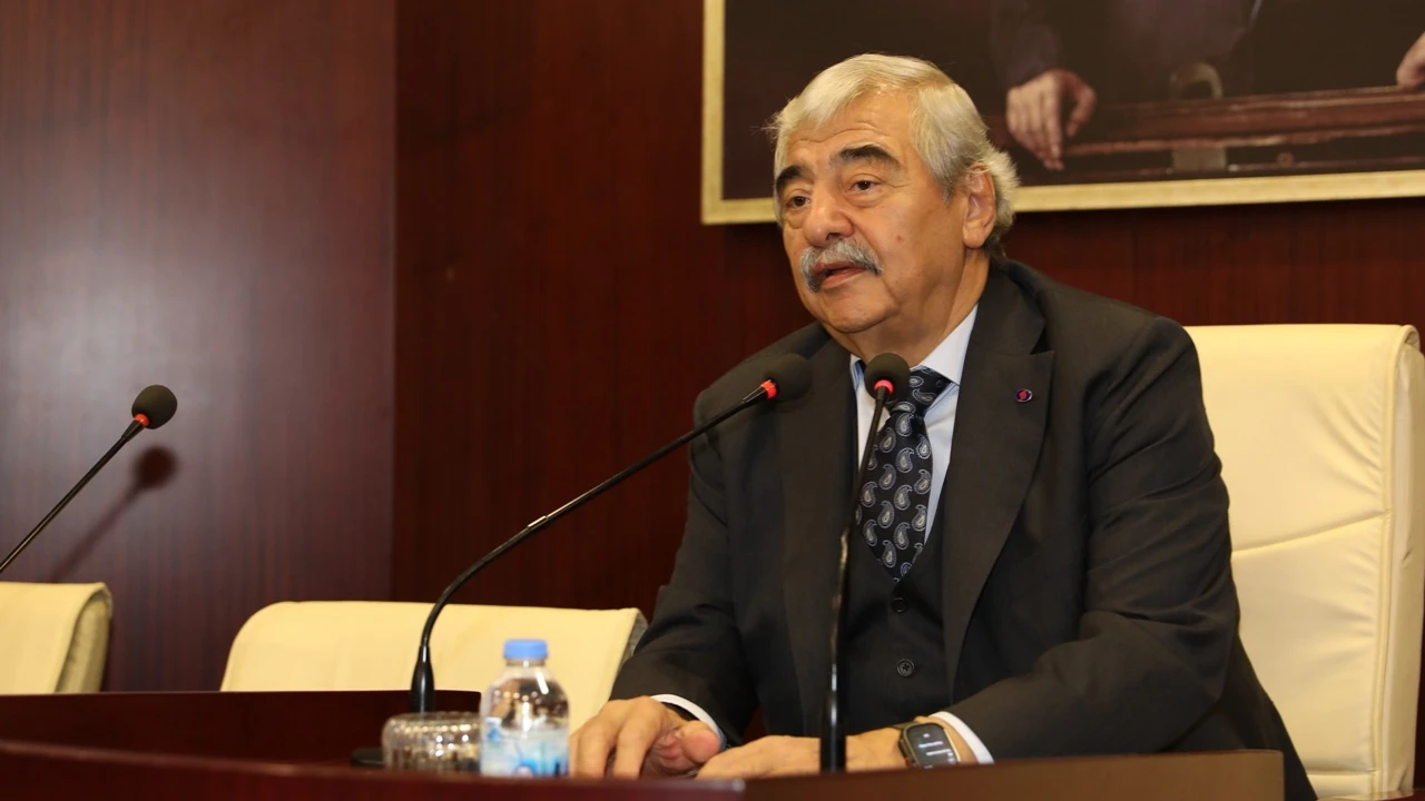 Abdulkadir Konukoğlu: İş ve &ouml;zel yaşamınızda mutlaka insana dokunun, diliniz yapıcı, &uuml;slubunuz sakin olsun