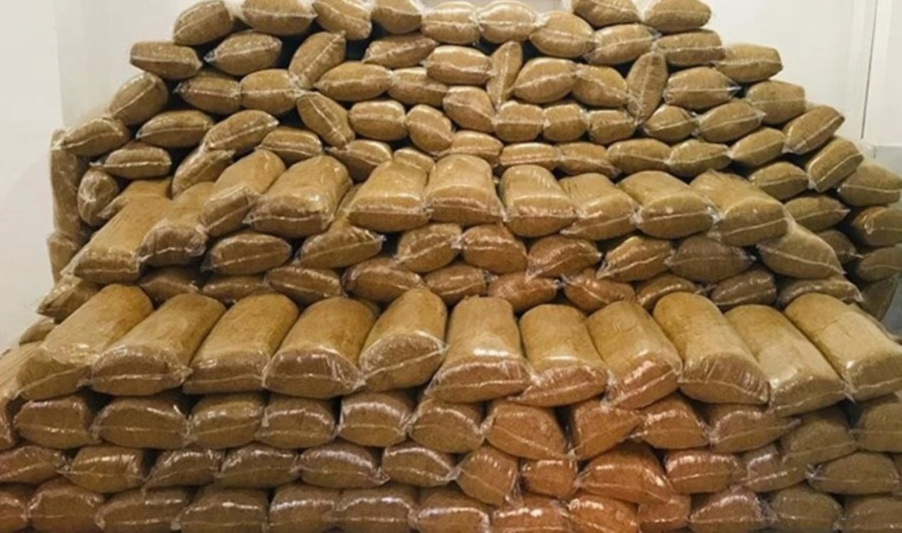 Adana'da 'gümrük kaçağı tütün' ele geçirildi: Tam 3 ton 100 kilogram...