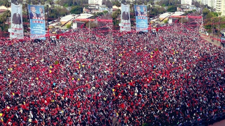 Adana'da mahşeri kalabalık havadan böyle görüntülendi
