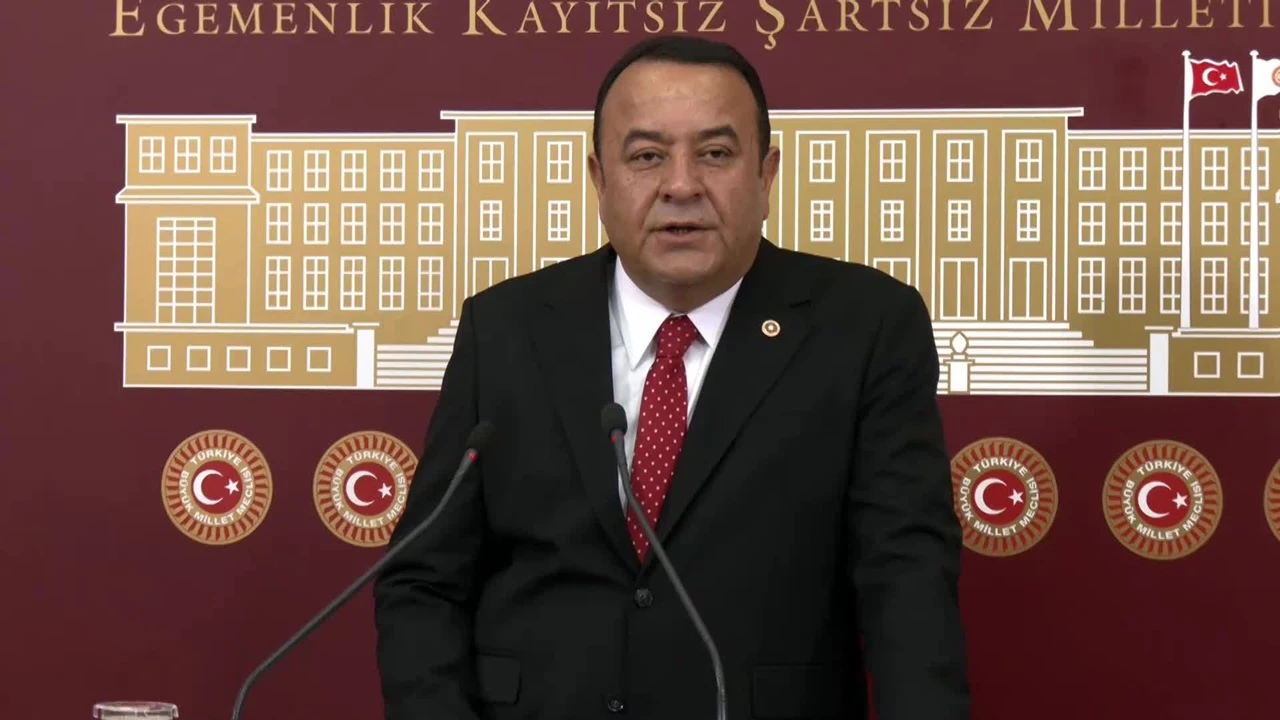 Adnan Beker, CHP'den istifa ettiğini duyurdu!