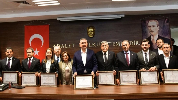 AK Parti Gaziantep milletvekilleri mazbatalarını aldı