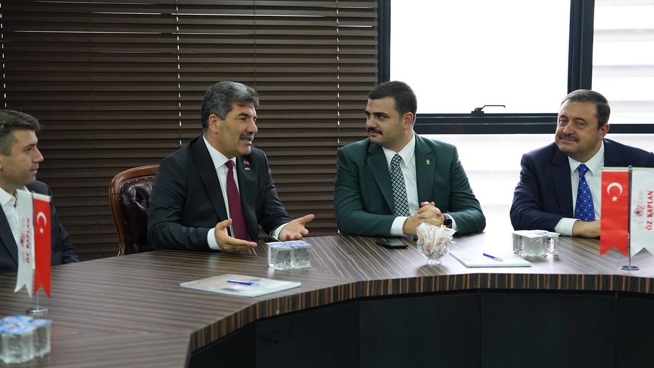 Ak Parti Genel Sekreteri Ey&uuml;p Kadir İnan Gaziantepli sanayicilerin sorunlarını dinledi