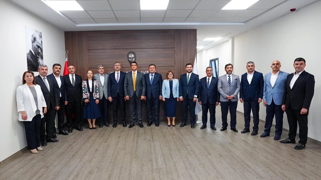 AK Parti heyeti Umut Yılmaz’ı ziyaret etti