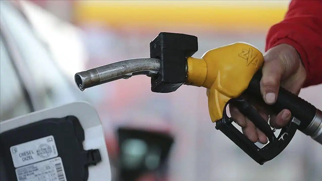 Akaryakıtta fiyatlar yeniden artacak: Motorine bu gece zam geliyor!