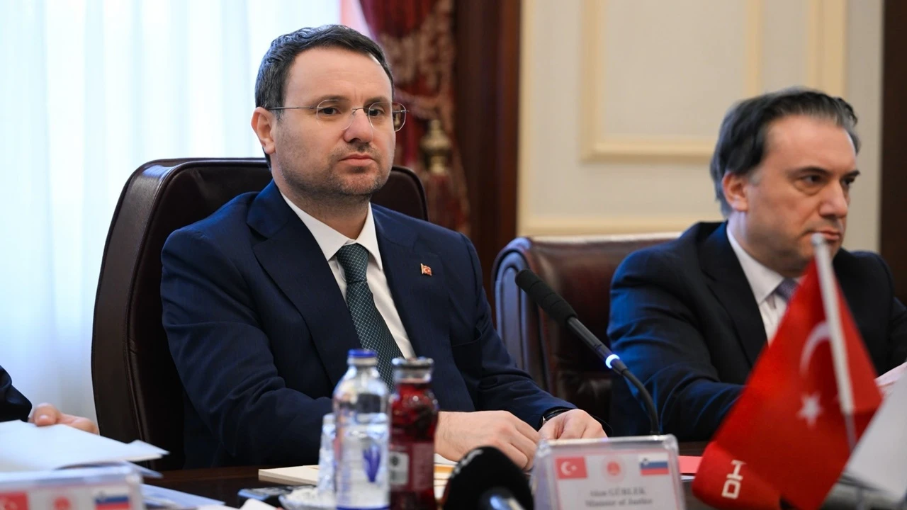 Akın G&uuml;rlek: TCK ve infaz sisteminde değişiklikler d&uuml;ş&uuml;n&uuml;yoruz