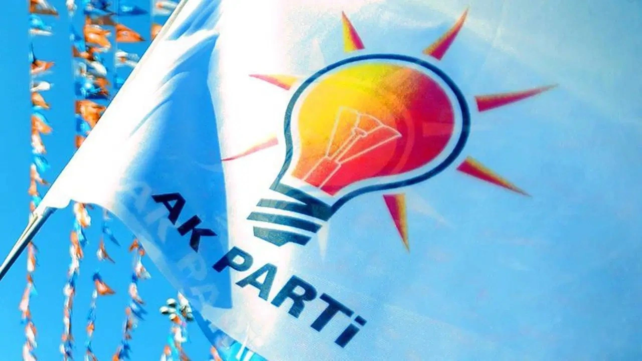 AKP Üsküdar İlçe Başkanı Erdem Demir istifa etti