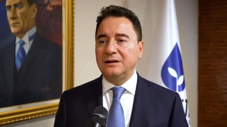 Ali Babacan: Sayın Erdoğan’ın eliyle hukuk telef olmaktadır!