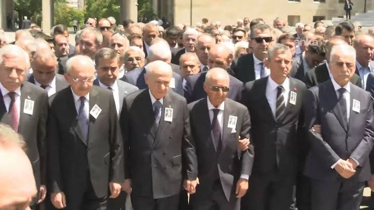 Altan Öymen'in cenazesinde 'Kılıçdaroğlu' detayı