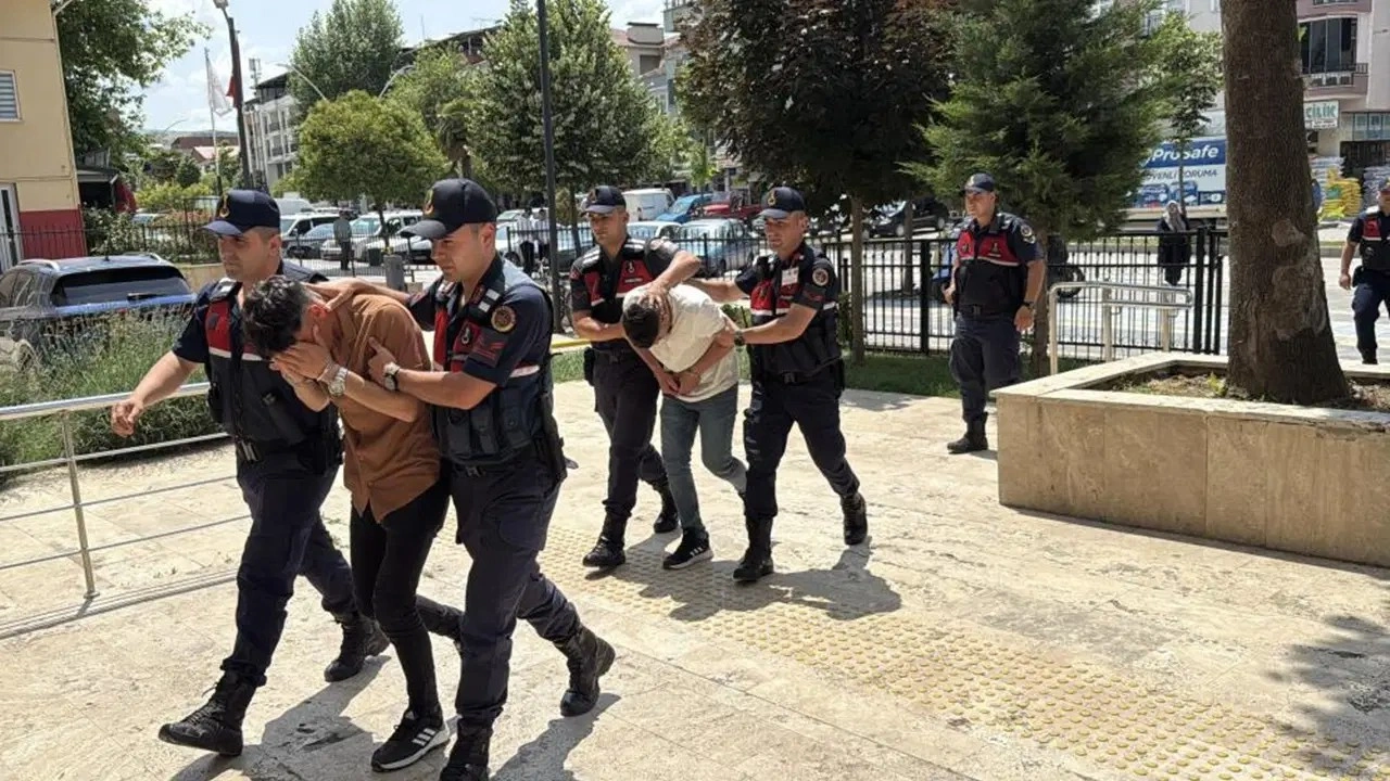 Amcalarının oğluna cinsel istismar iddiasıyla gözaltına alınan 2 kuzenden 1'i tutuklandı