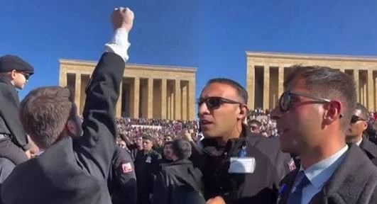 Anıtkabir'de gençlerin Andımız'ı okumasına müdahale edildi!