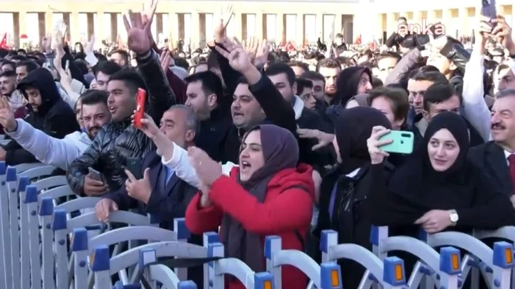 Anıtkabir'de “Her yer Tayyip, her yer Erdoğan” sloganı attılar!