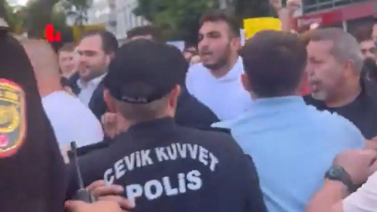 Ankara’da CHP’li gençlere polis müdahalesi!