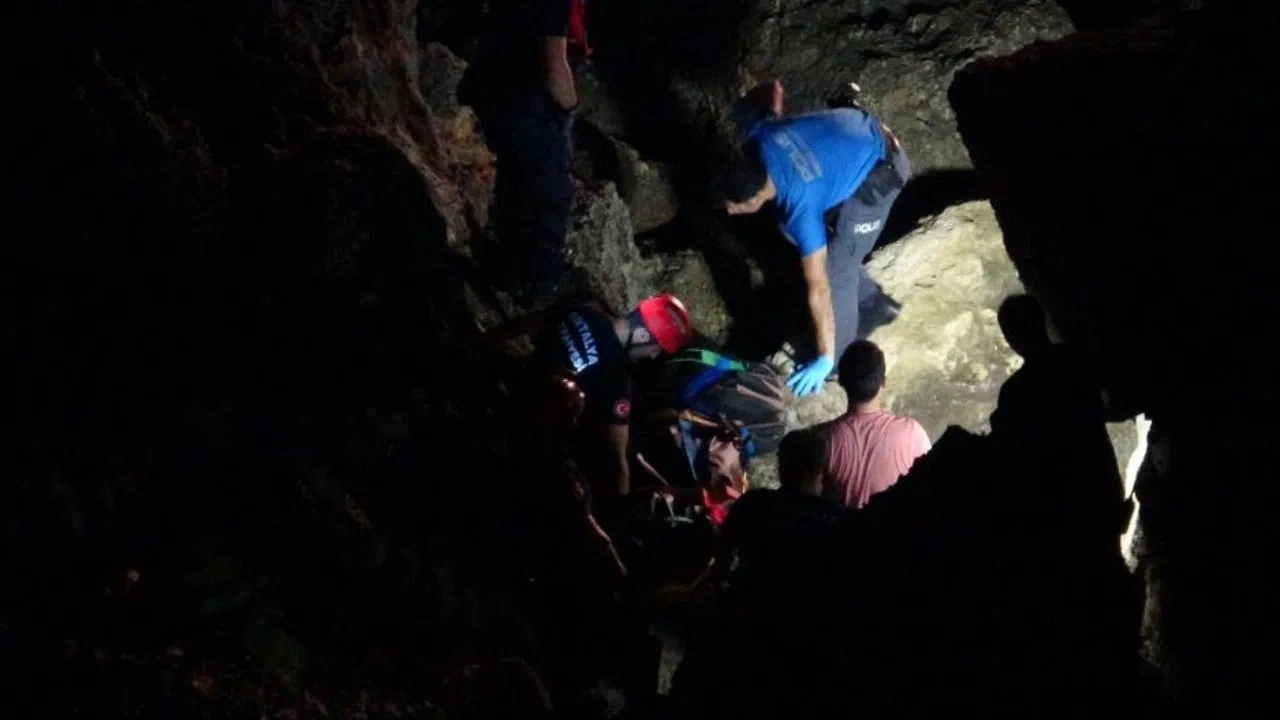 Antalya'da feci ölüm: 30 metre yükseklikteki falezlerden yere çakıldı!