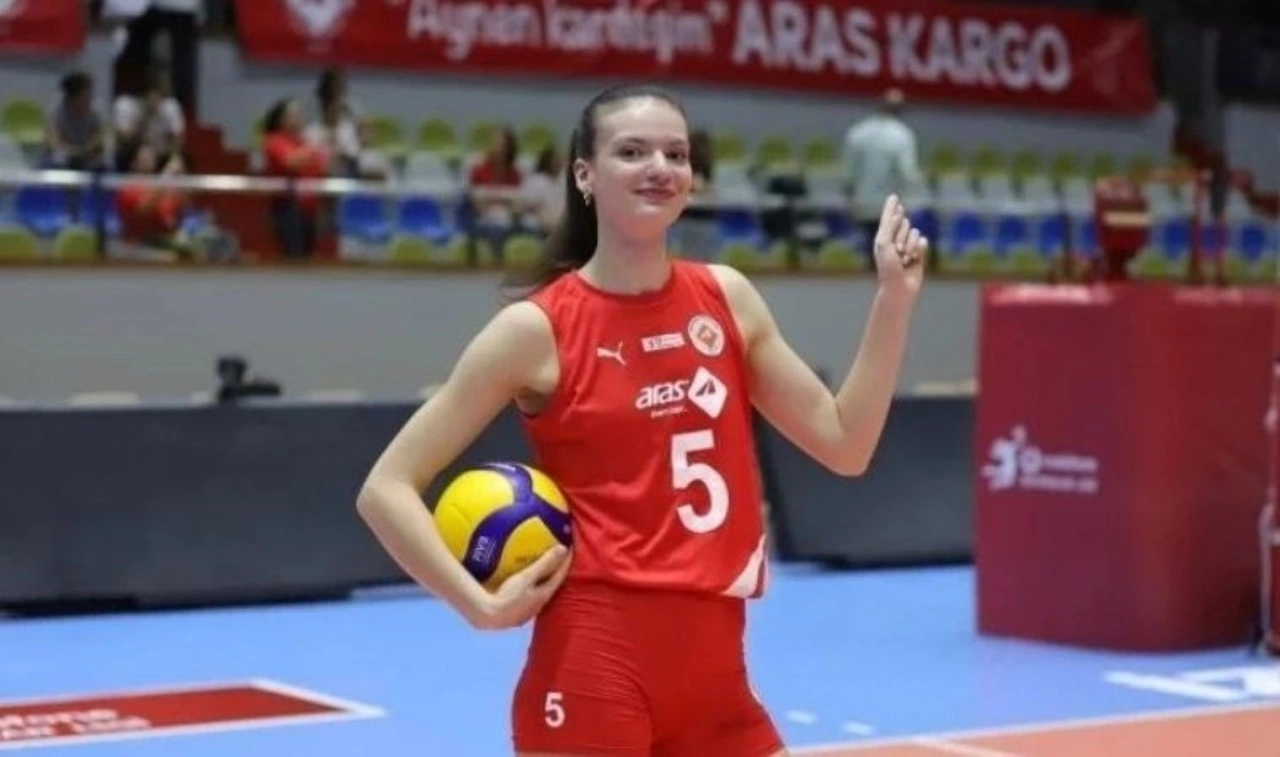 Aras Kargo'da üç imza!