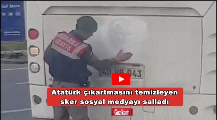 Atat&uuml;rk &ccedil;ıkartmasını temizleyen asker sosyal medyayı salladı!