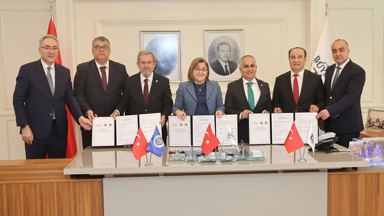 Az Görme Rehabilitasyon Merkezi için imzalar atıldı