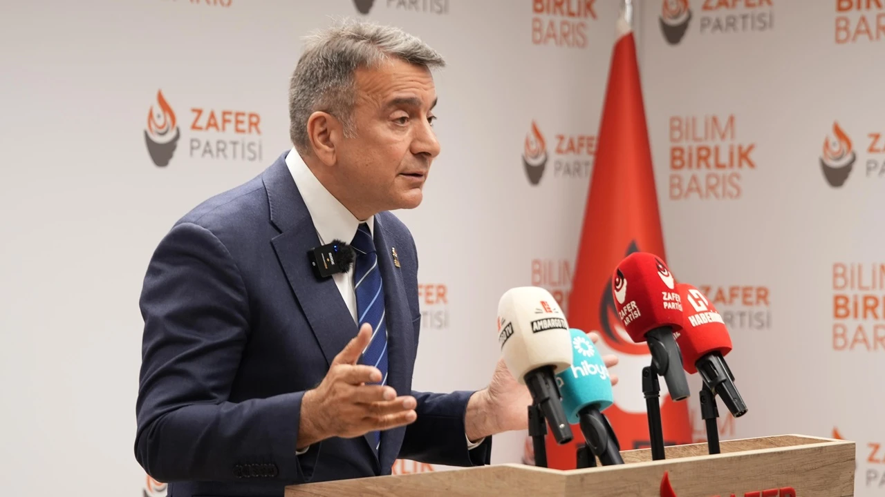 Azmi Karamahmutoğlu: T&uuml;rk halkı AKP h&uuml;k&uuml;metinin &uuml;zerini kire&ccedil;le &ouml;rtecek!