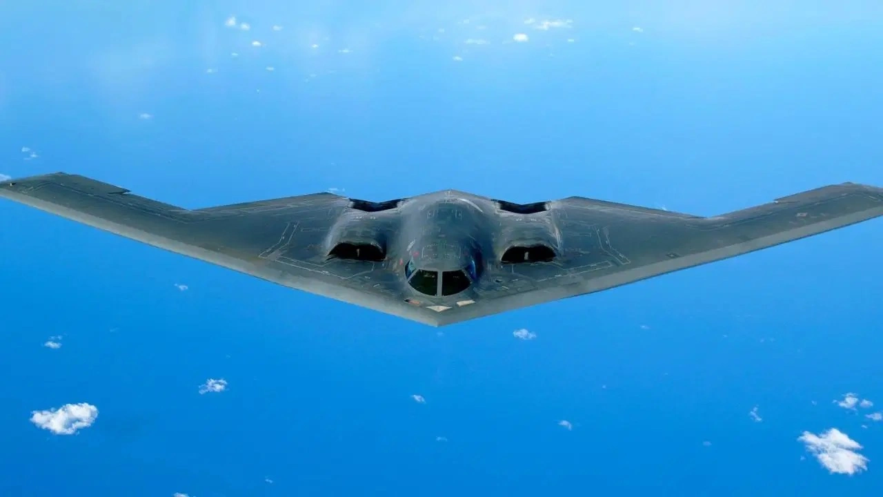 B2- Spirit bombardıman uçağı özellikleri ne? B2- Spirit bombardıman kaç saat uçabiliyor?