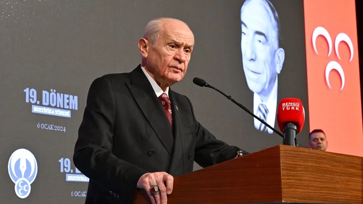 Bahçeli AYM kararını tanımayan hakimleri kutladı