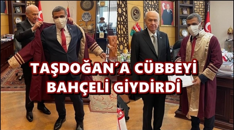 Bahçeli, Taşdoğan’a cübbe giydirdi...