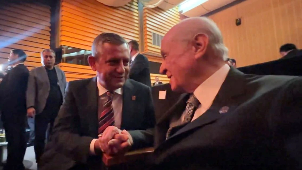 Bah&ccedil;eli ve &Ouml;zg&uuml;r &Ouml;zel, Ko&ccedil; Holding'in resepsiyonunda bir araya geldi