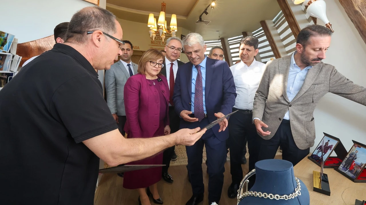 Bakan Yardımcısı Nadir Alparslan ve Şahin, festivali gezdi