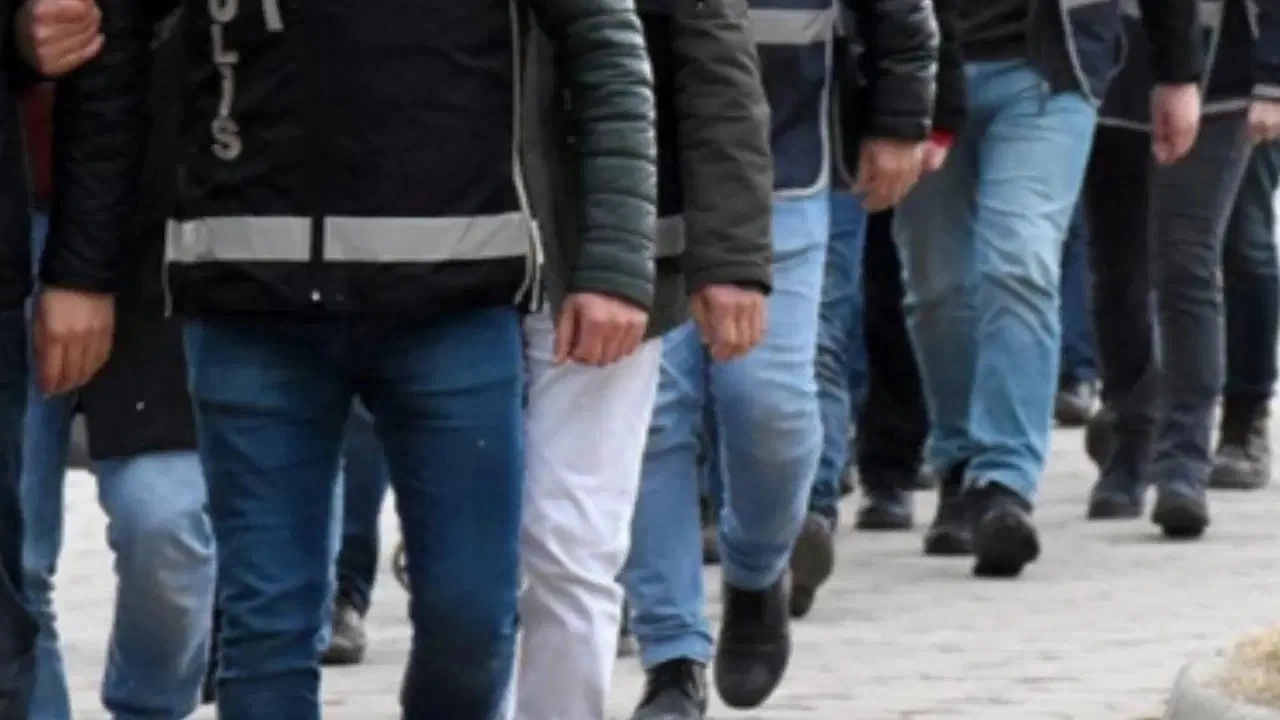 Bakan Yerlikaya duyurdu... 29 ilde 'siber suç' operasyonu: Çok sayıda gözaltı!