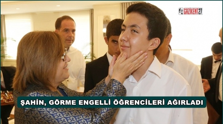Başarılı &ouml;ğrencileri, makamında kabul etti
