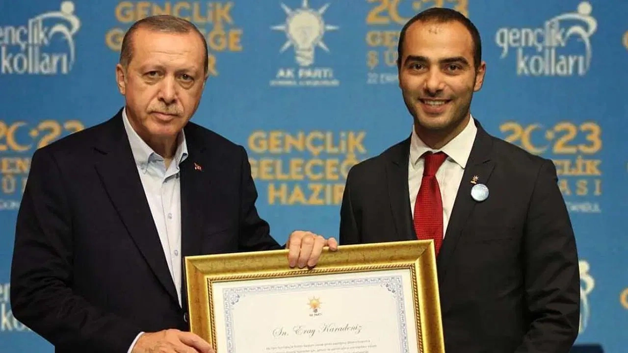 Bir yanlıştan döndü, başka bir yanlış yaptı: AKP'li 'vekil'den bir ileri bir geri!