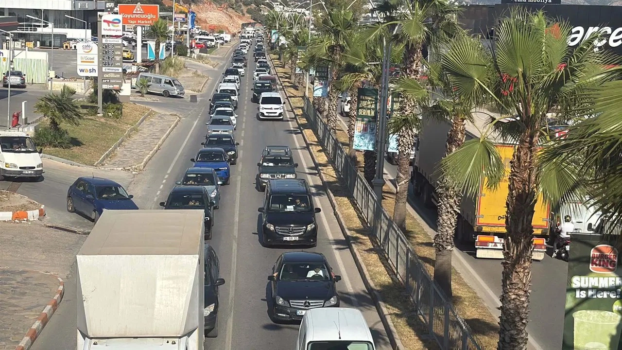 Bodrum'a 24 saatte 50 bin araç giriş yaptı