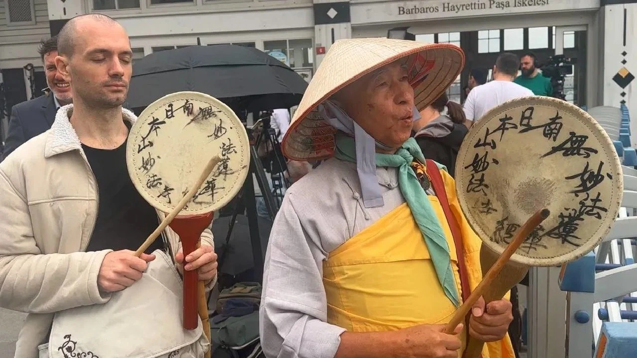 Budist rahip müzakereler için İstanbul'a geldi!