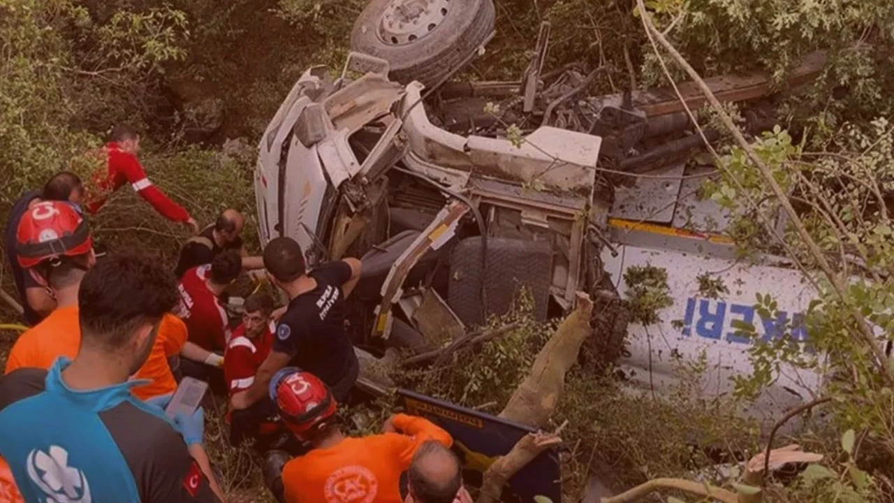 Bursa'da su tankeri uçuruma yuvarlandı, 3 kişi yaşamını yitirdi!