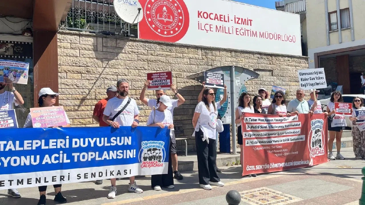 'Büyük öğretmen Yürüyüşü' 3. gününde: İzmit’te Milli Eğitim Müdürlüğü önünde talepler yüks