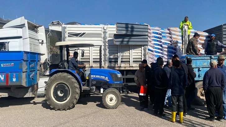 Büyükşehir'den hayvanları zarar gören üreticilere yardım