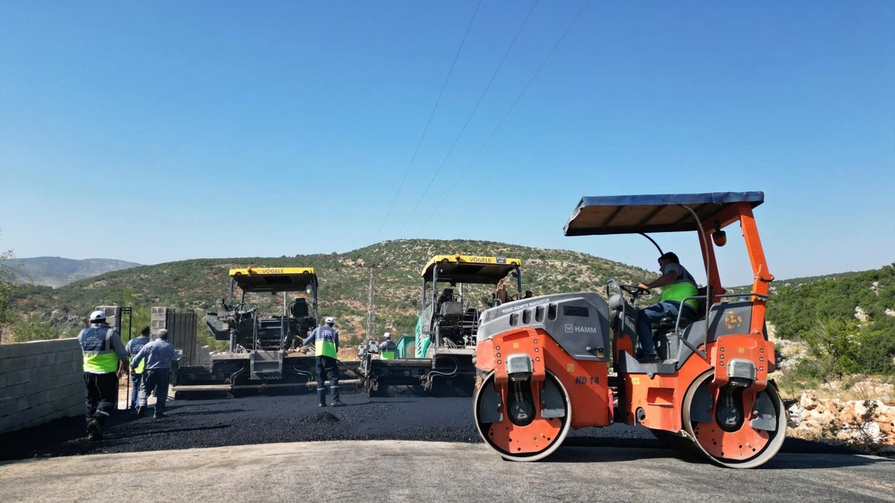 Büyükşehir'den yol yenileme ve yeni yol açma çalışmaları
