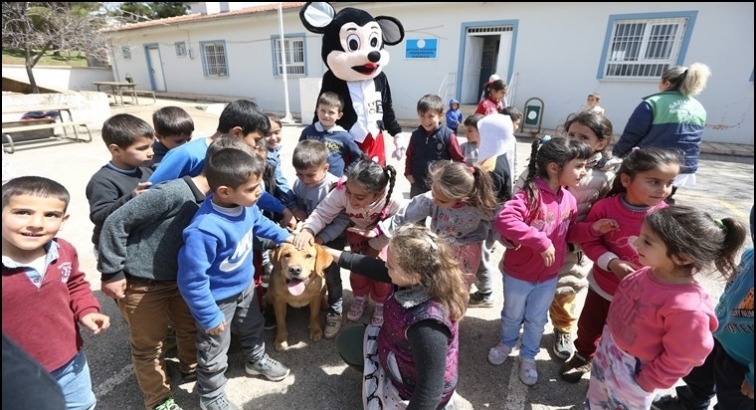 Büyükşehir, hayvan sevgisi aşılıyor...