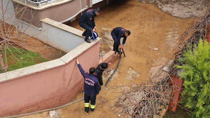 Büyükşehir, selde 49 vatandaşı kurtardı!